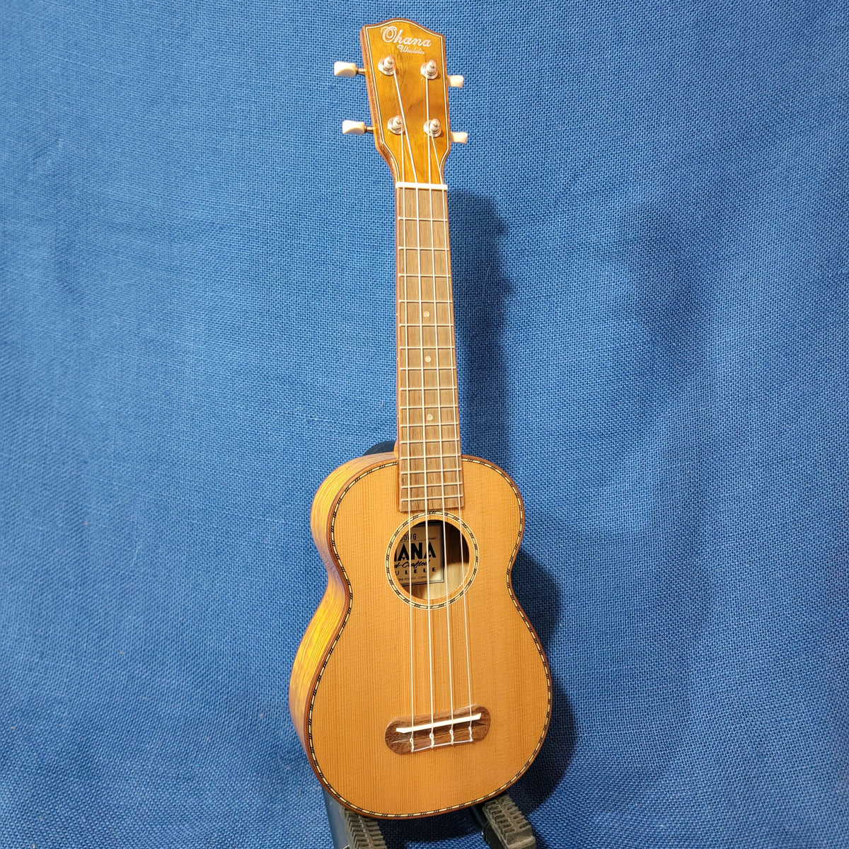 Ohana Soprano SK-50WG Solid Cedar Top / Laminate Willow B&S